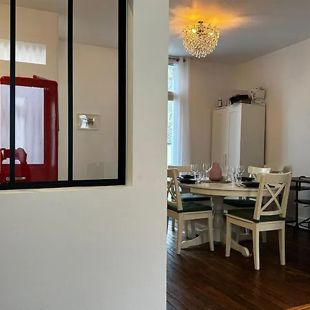 Small House On 2 Levels Near The Heart Of Town And Its Interior Terraces * Tours