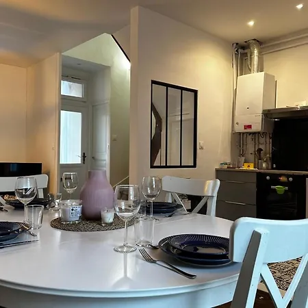 Small House On 2 Levels Near The Heart Of Town And Its Interior Terraces Tours