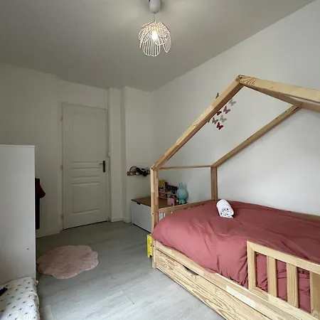 Small House On 2 Levels Near The Heart Of Town And Its Interior Terraces Hébergement de vacances *