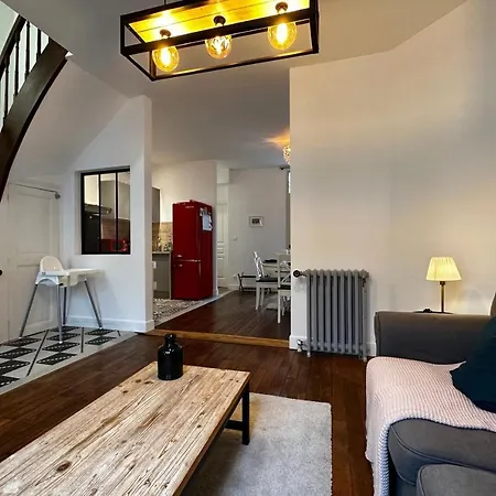 Hébergement de vacances Small House On 2 Levels Near The Heart Of Town And Its Interior Terraces Tours