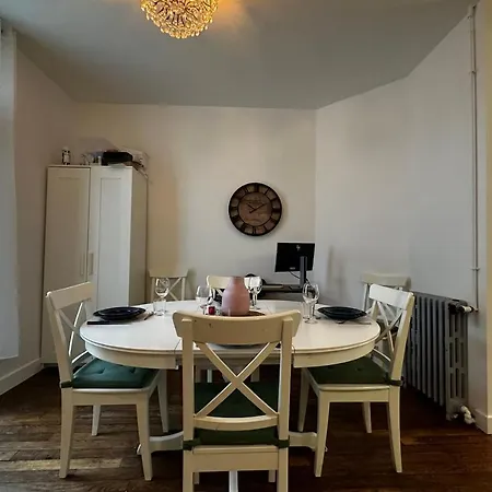 Small House On 2 Levels Near The Heart Of Town And Its Interior Terraces Hébergement de vacances *