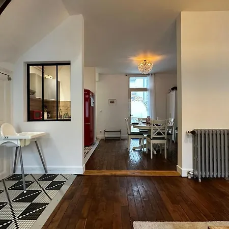 Small House On 2 Levels Near The Heart Of Town And Its Interior Terraces Hébergement de vacances