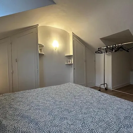 Small House On 2 Levels Near The Heart Of Town And Its Interior Terraces * Tours