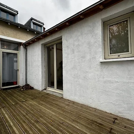 Hébergement de vacances Small House On 2 Levels Near The Heart Of Town And Its Interior Terraces