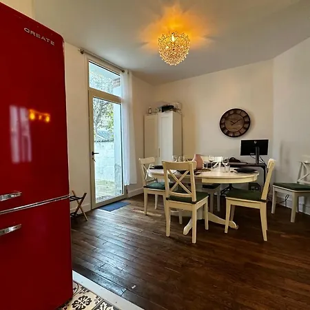 Small House On 2 Levels Near The Heart Of Town And Its Interior Terraces Hébergement de vacances
