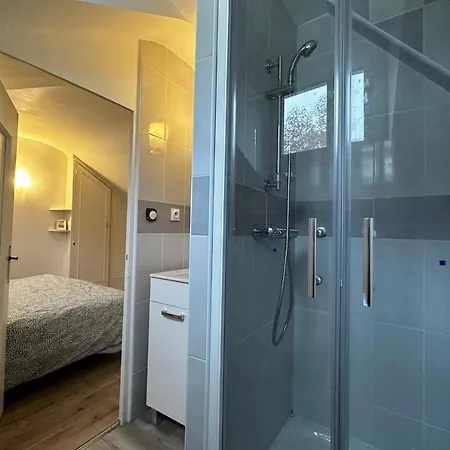 Hébergement de vacances Small House On 2 Levels Near The Heart Of Town And Its Interior Terraces *