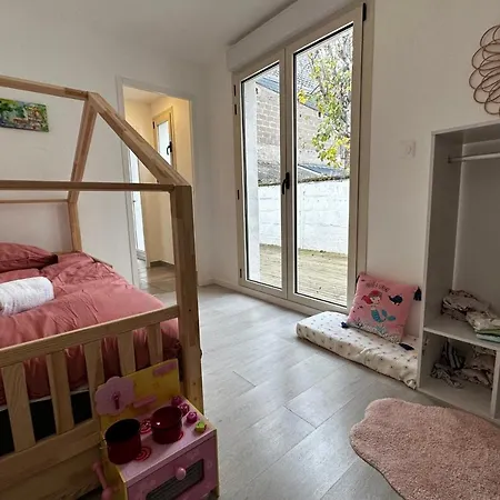Hébergement de vacances Small House On 2 Levels Near The Heart Of Town And Its Interior Terraces Tours
