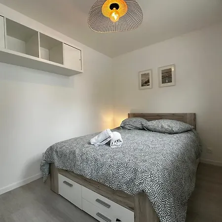 Small House On 2 Levels Near The Heart Of Town And Its Interior Terraces Tours