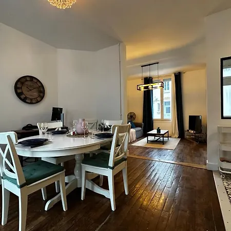 Small House On 2 Levels Near The Heart Of Town And Its Interior Terraces Tours