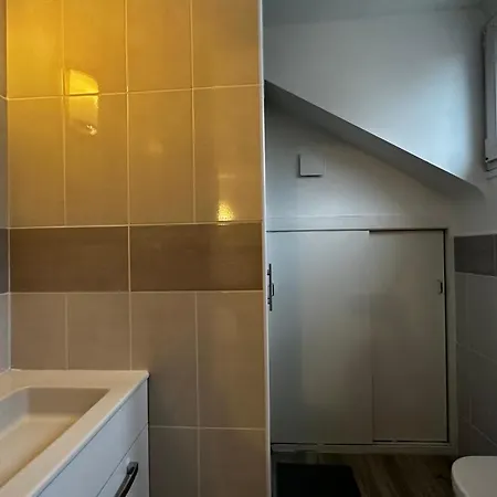 Hébergement de vacances Small House On 2 Levels Near The Heart Of Town And Its Interior Terraces Tours