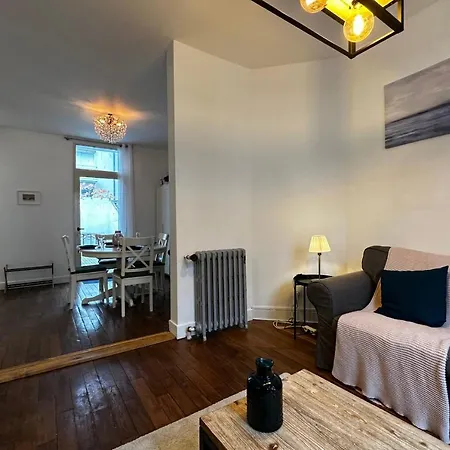 Small House On 2 Levels Near The Heart Of Town And Its Interior Terraces Tours